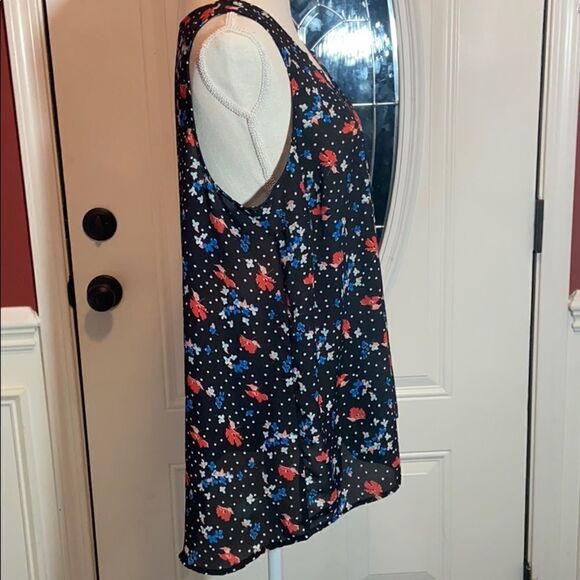 Torrid Sleeveless V-Neck Blouse - Picture 5 of 7